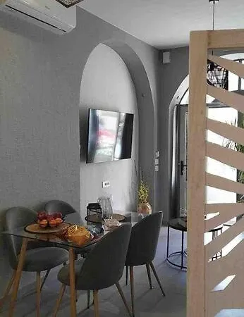 Antoniou Santorini Apartman Fíra